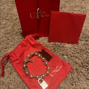 🔴SOLD🔴 Uno de 50 snowball bracelet